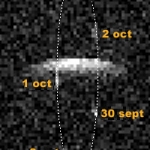 Cette image obtenue à l'aide du radiotélescope d'Arecibo montre l'astéroïde géocroiseur double 2000DP107 du 30 septembre au 6 octobre 2000. Cette image ne tient pas compte de la taille réelle des composants, puisqu'il s'agit d'une photo présentant l'effet Doppler (le décalage spectral en fonction de la vitesse des astres). Les mesures réalisées à l'aide d'Arecibo ont permis de déterminer les dimensions du couple.