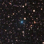 La comète 2002 O4 Hoenig a été découverte le 22 juillet par Sebastian Hoenig, un jeune astronome amateur allemand de 24 ans. Cette comète, photographiée ici par Michael Jäger, devrait atteindre la magnitude 8,8 en septembre 2002.